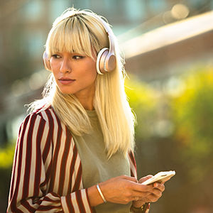 Featured image for Staying Connected on Cruises: Verizon Options and Costs.